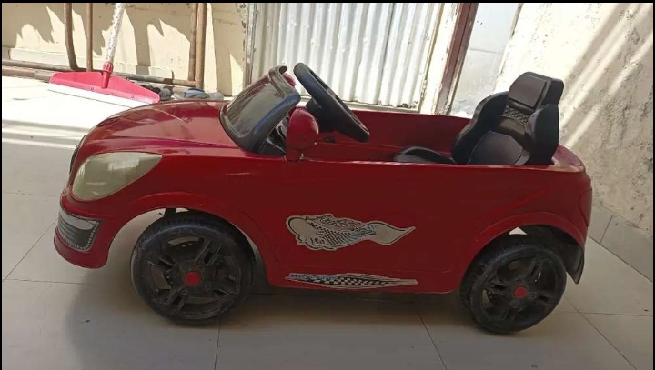 Toy electric car