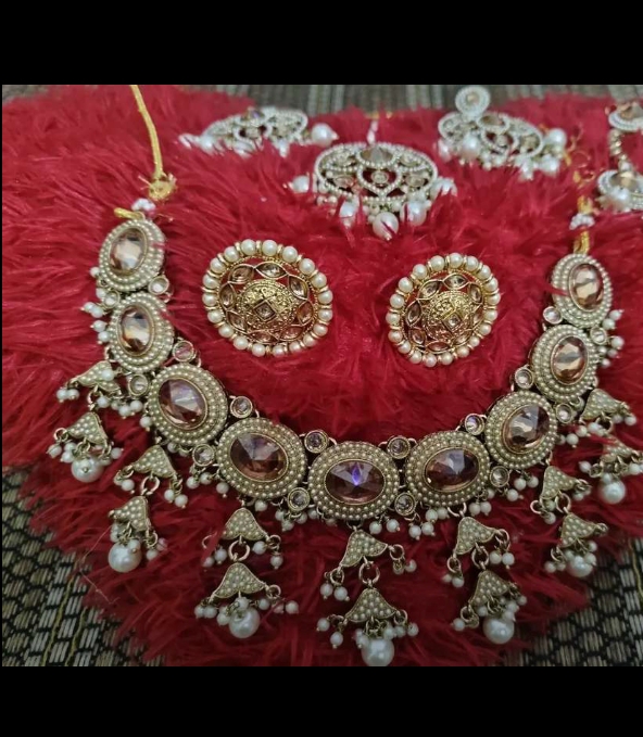 Earing and set