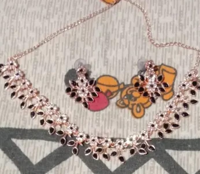 Necklece