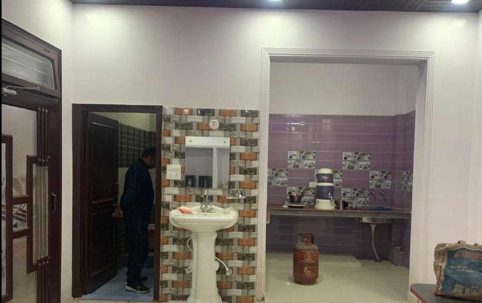 Newly constructed well maintained in a good society.