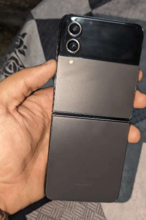 Samsung galaxy flip 4