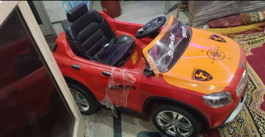 Toy car