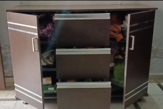 Wood crockry trolly