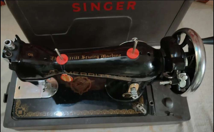 Singer sewing machine with box