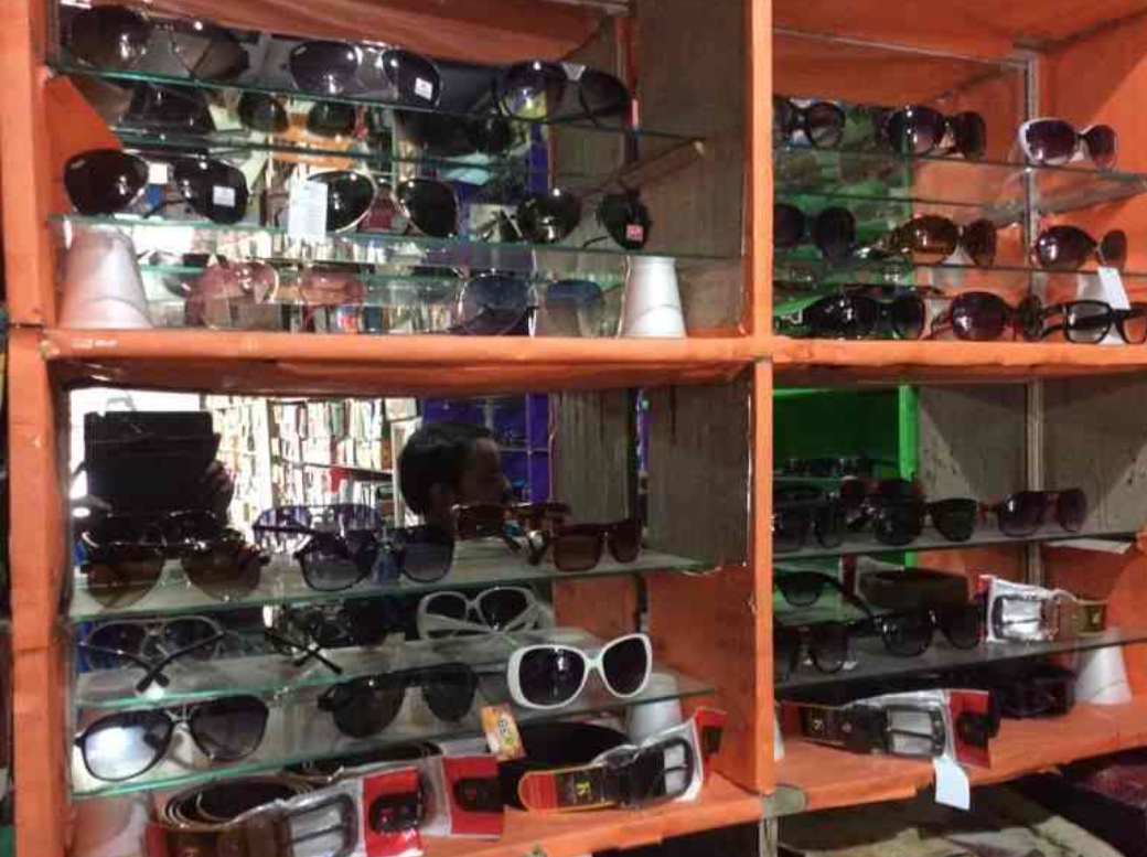 Fashion asseries store