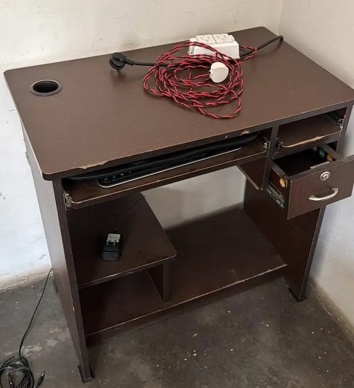 Computer table