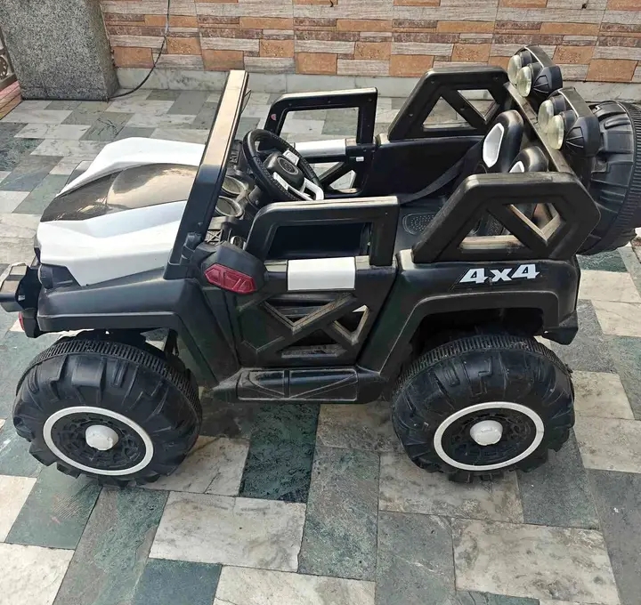 Toy car