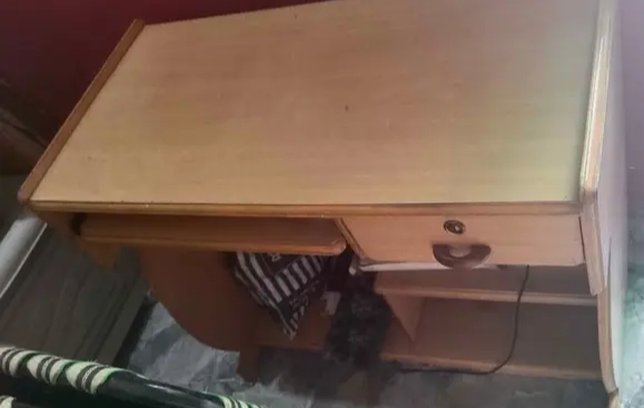 Computer table