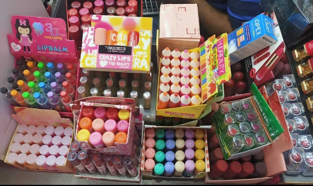 Cosmetic & beauty parlour shop