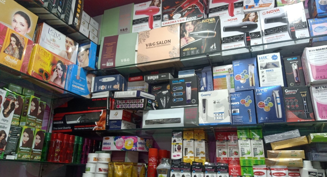 Cosmetic & beauty parlour shop
