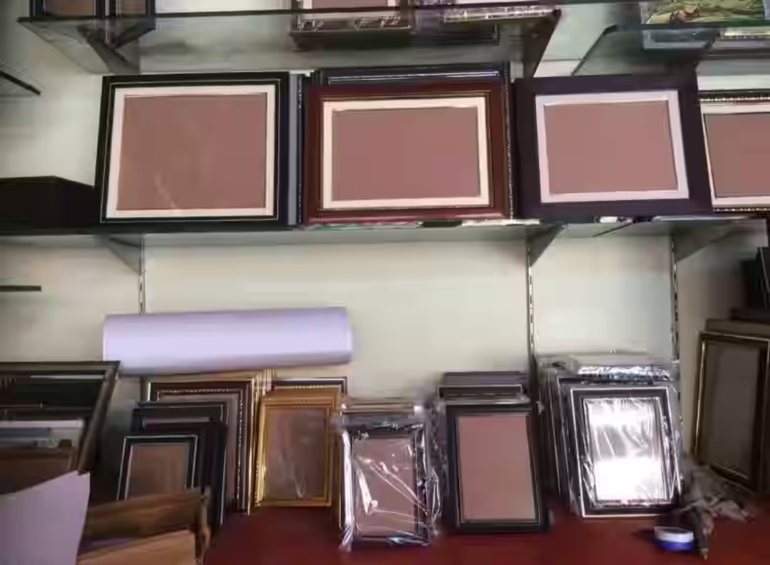 Photo frame shop