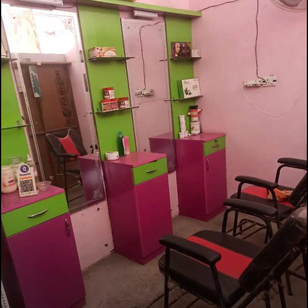 Parlour for rent