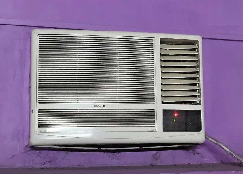 Hitachi AC