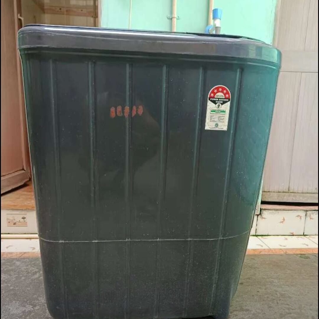 Semi automatic washing machine