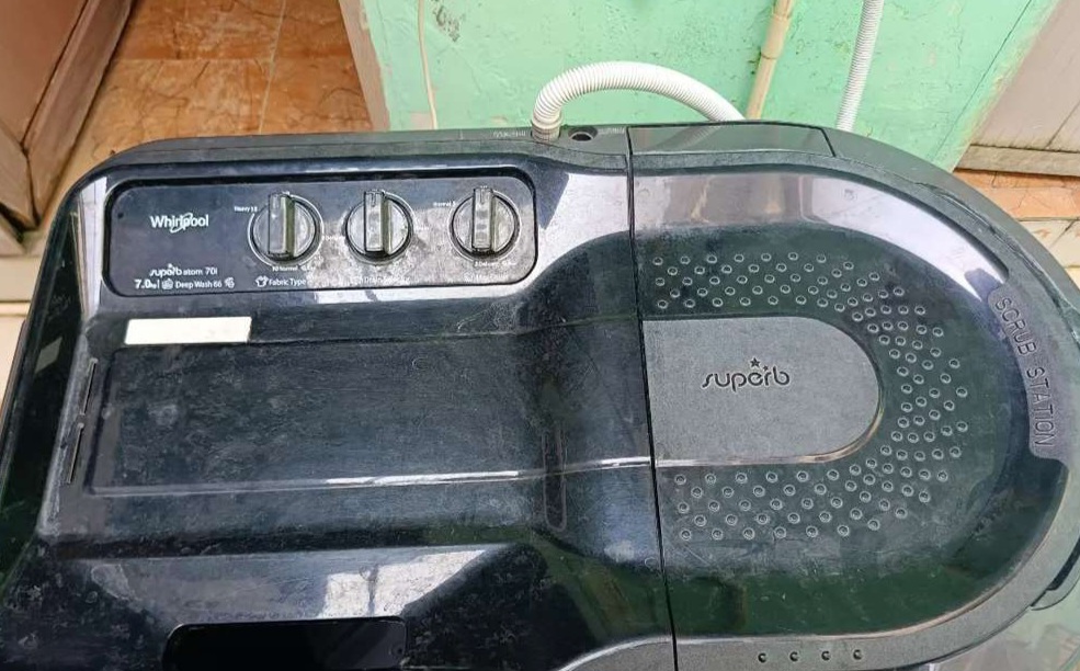 Semi automatic washing machine