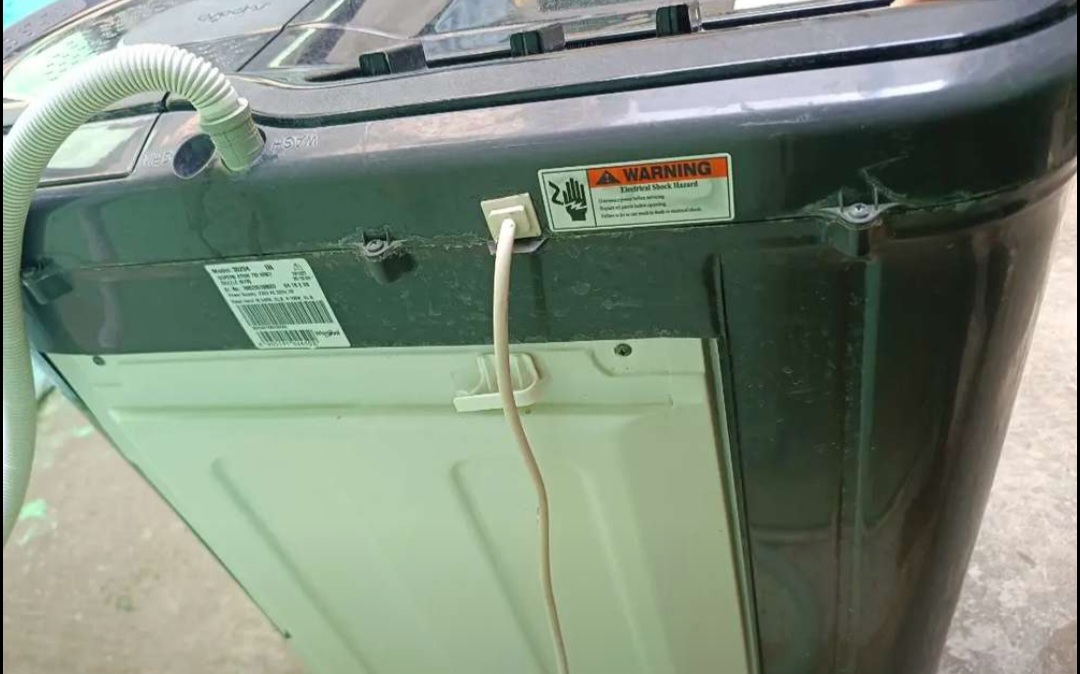 Semi automatic washing machine
