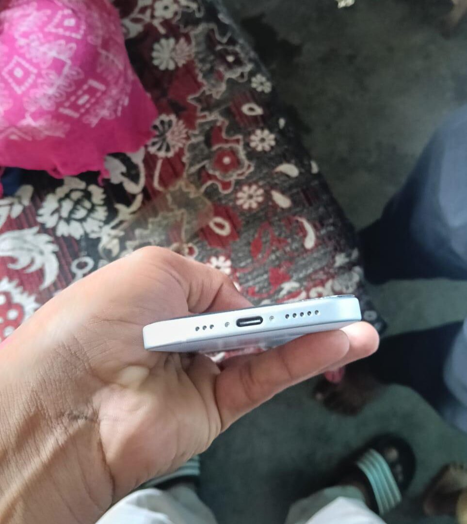 iPhone 15 128GB