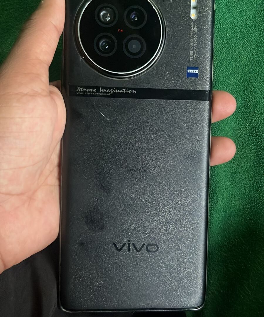 Vivo x90 Pro ___Hair line crack on back panel