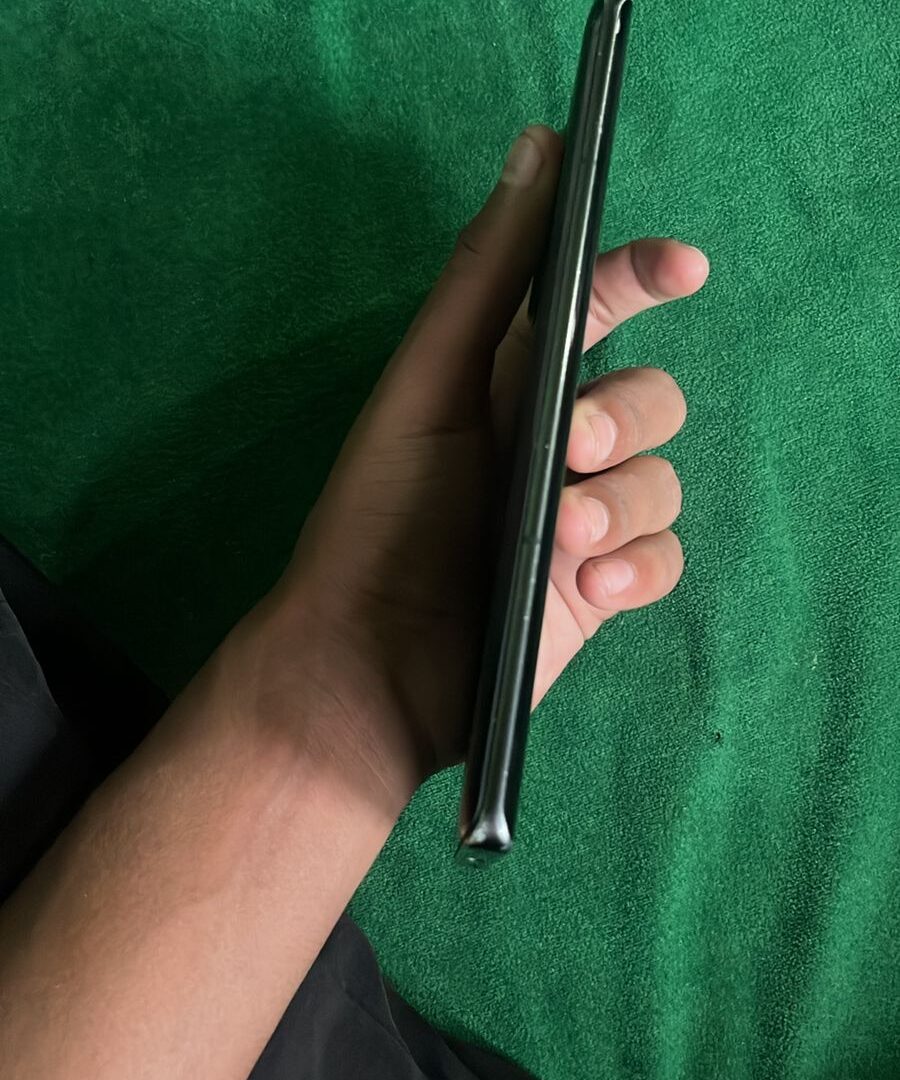 Vivo x90 Pro ___Hair line crack on back panel