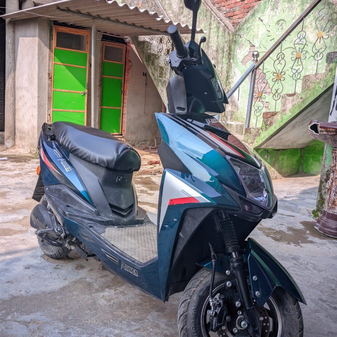 Electric scooty